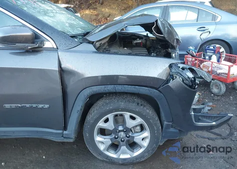 2019 Jeep Compass Limited 4X4 из США, поврежденный, VIN 3C4NJDCB7KT828866